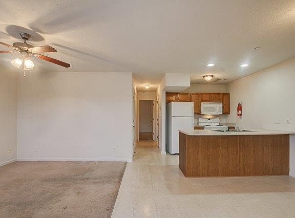 3rd image of 1640 Golf Club Ln APT B