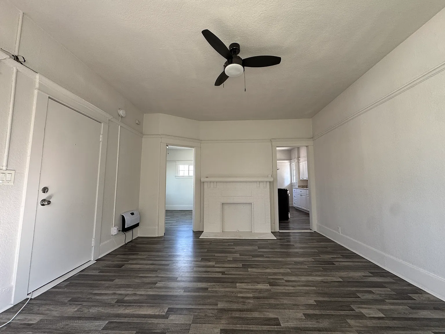 2 bed, 700 sqft, $2,200 — Photo 2
