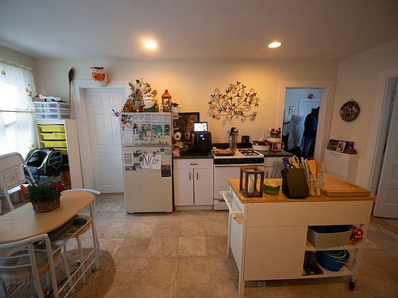 3rd image of 20-22 Highview St