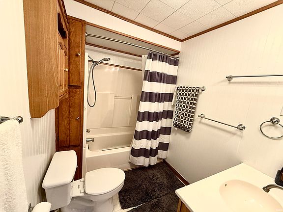5th image of 343 N Elm St