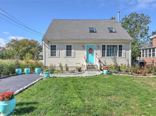 67 Treasure Rd, Narragansett, RI 02882