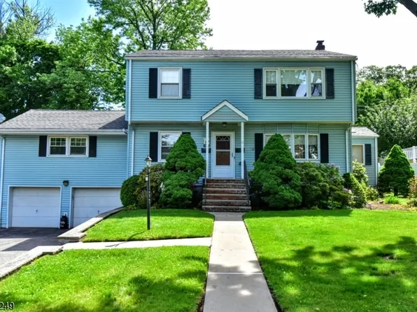 51 Charles St, Dumont Boro, NJ 07628