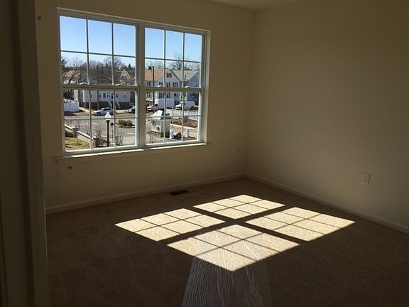 5th image of 8 Ronald Dr #Townhouse