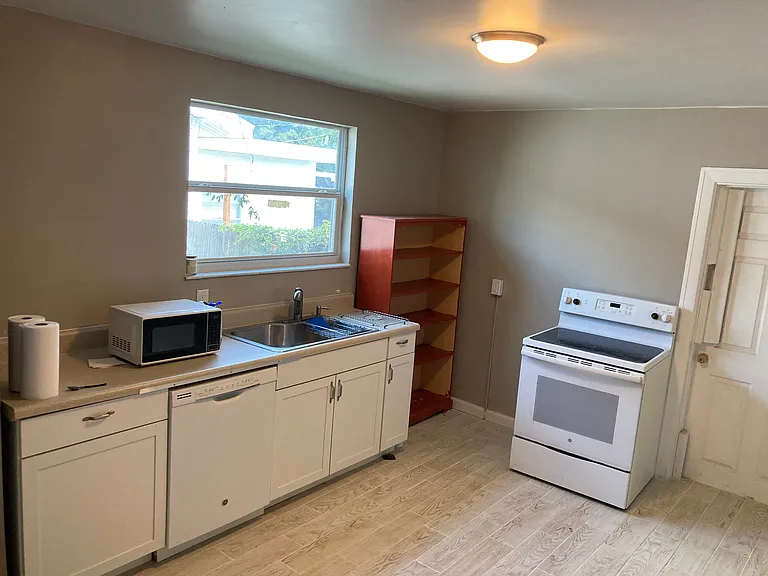 4105 Seminole Ave — Photo 5