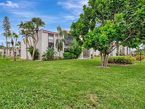 3rd image of 3239 Beneva Rd Unit 201