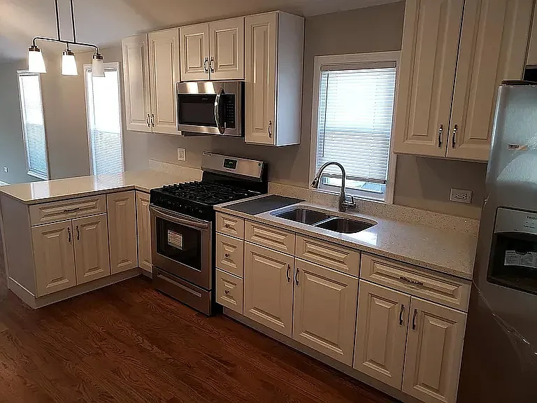 2 bed, 1.0 bath, 1300 sqft, $2,150 — Photo 3