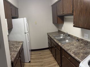 2423 W 4th St APT 3, Cedar Falls, IA 50613