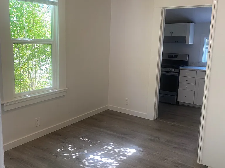 18014 Riverside Dr #4 — Photo 11
