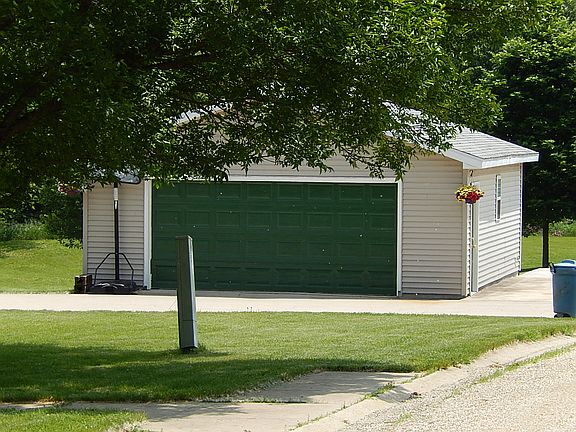 3rd image of 3027 Hilltop Dr
