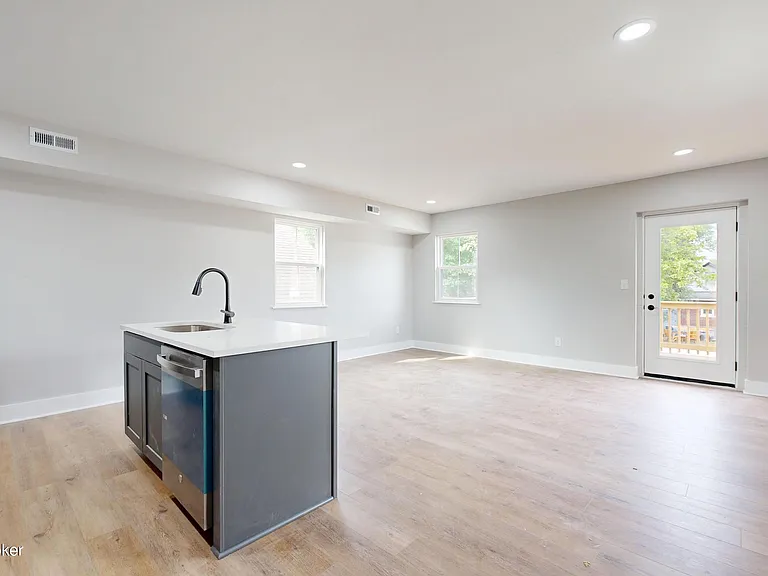 116 Bauer Ave #202 — Photo 7