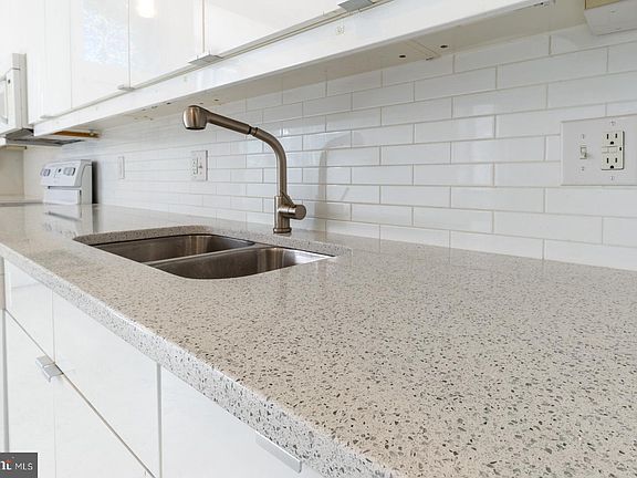 4th image of 2119 E Cumberland St #1