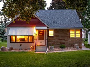 787 Cope Ave W, Roseville, MN 55113