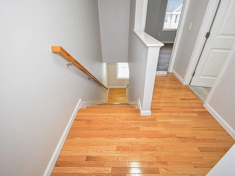 Jefferson Court — Photo 36
