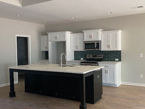 3rd image of 122 Cedar Park Way