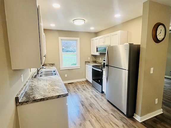 5th image of 155 Dorothy Ln