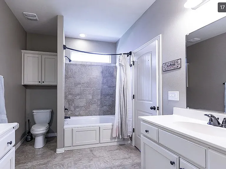 604 N Longfellow Ln — Photo 2