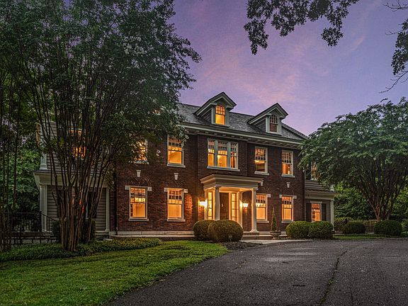 2nd image of 4414 Howell Pl
