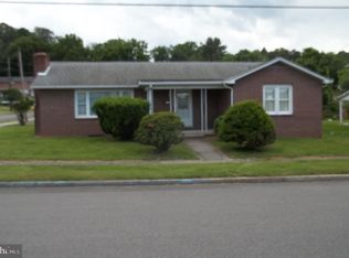 204 W Gravel Ln, Romney, WV 26757