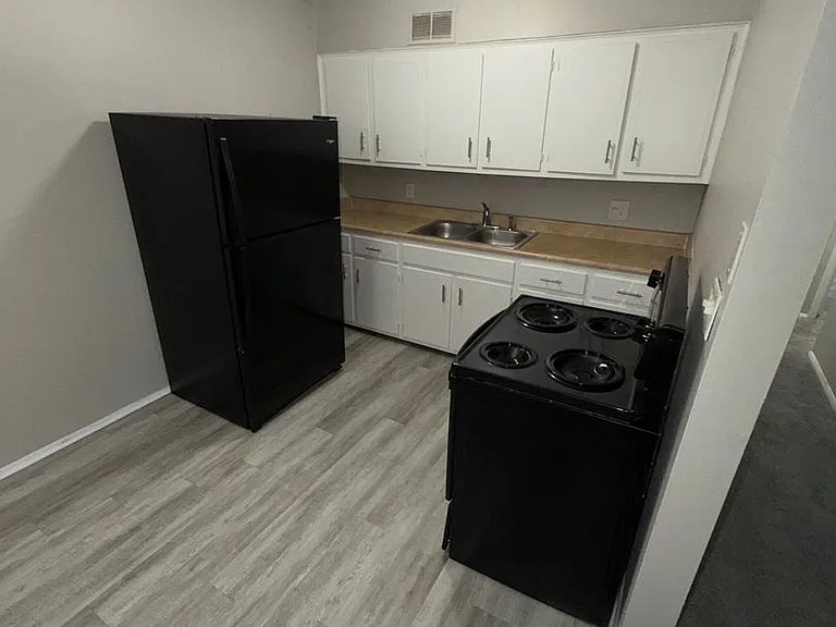 Naveen Pine Apartments — Photo 9