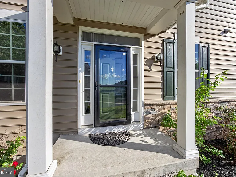 271 Fairfield Cir W — Photo 4