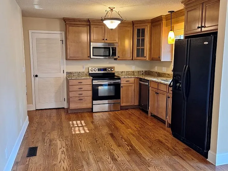 8714 Kingsridge Dr — Photo 6
