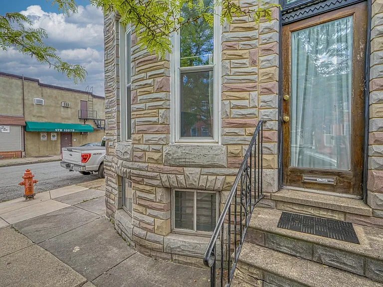 423 E Fort Ave — Photo 2