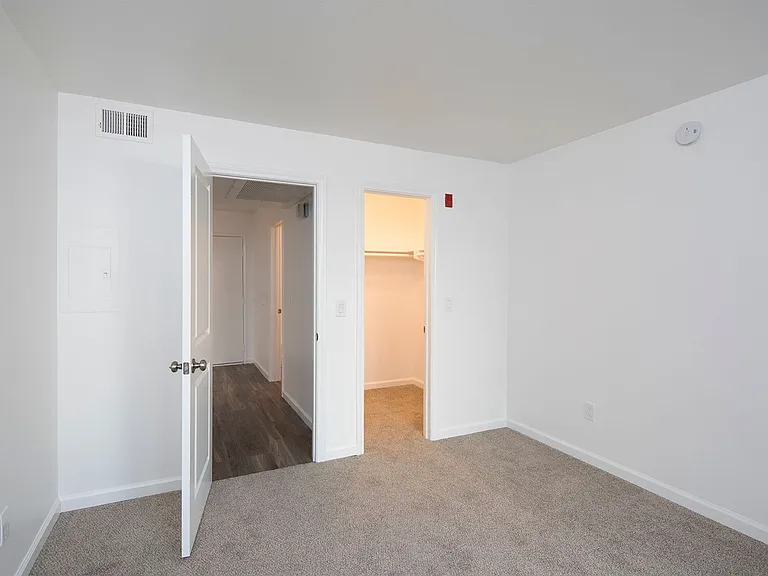 Mission Pacific Apartments — Photo 46