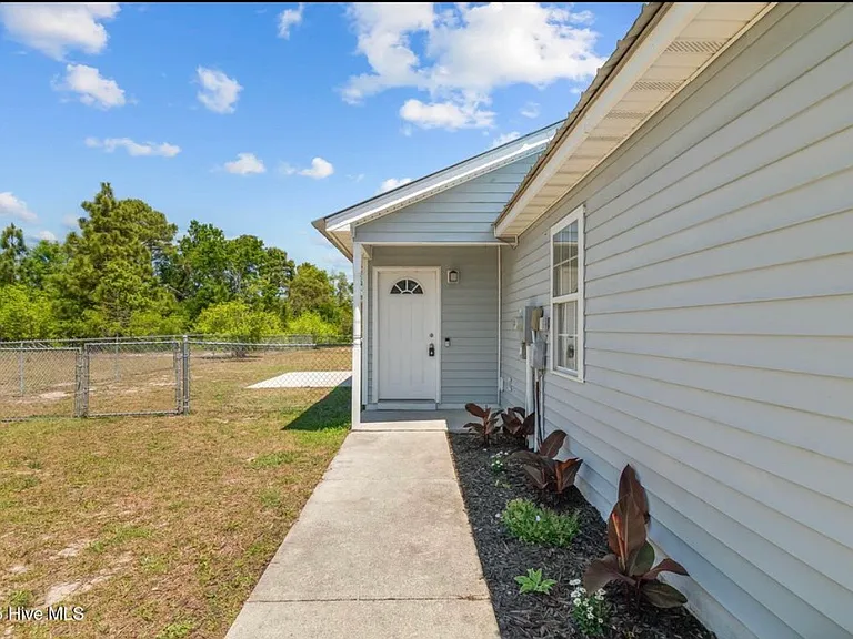 139 Charlton Rd — Photo 5