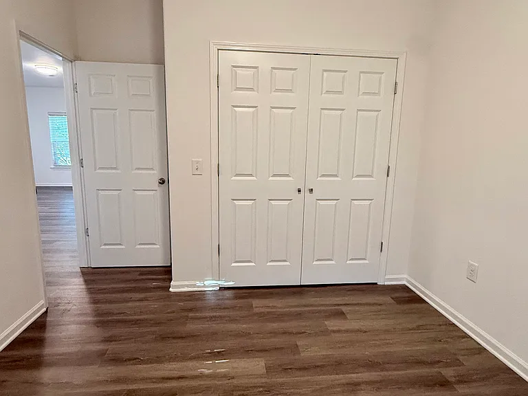 408 Lynda Lee Ln #B — Photo 4