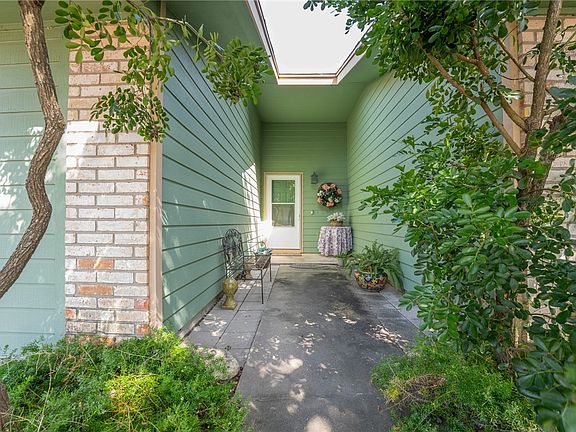 3rd image of 1810 Silver Sands Dr