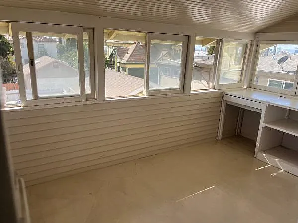 1 bed, 2.5 bath, 200 sqft, $1,000 — Photo 2