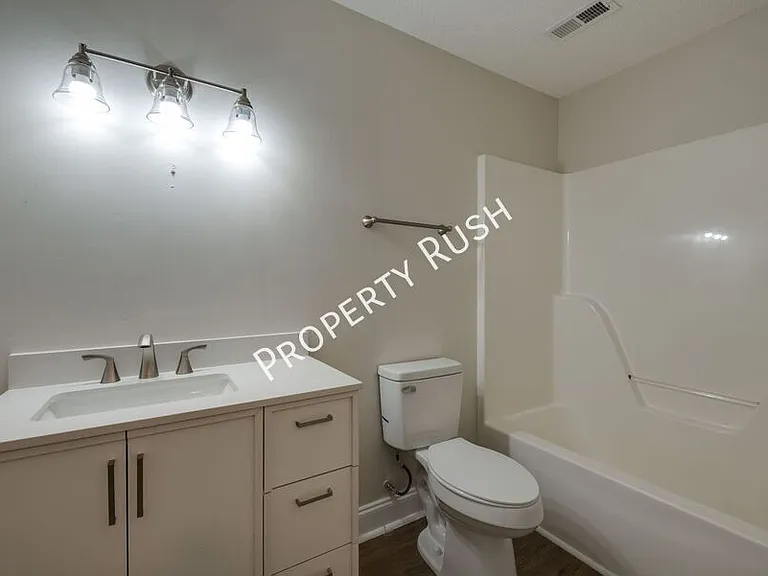 1565 Petty St SE — Photo 16