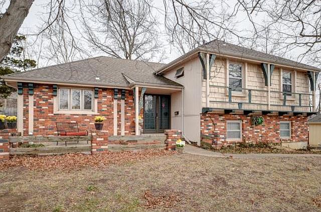 1st image of 6909 Wildwood Dr