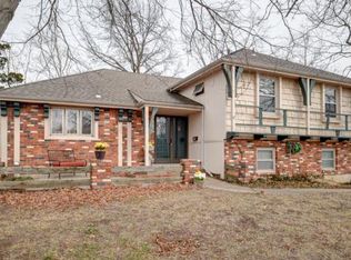 6909 Wildwood Dr, Raytown, MO 64133