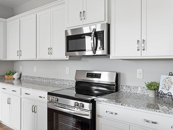 5th image of 17 Aurora Cir