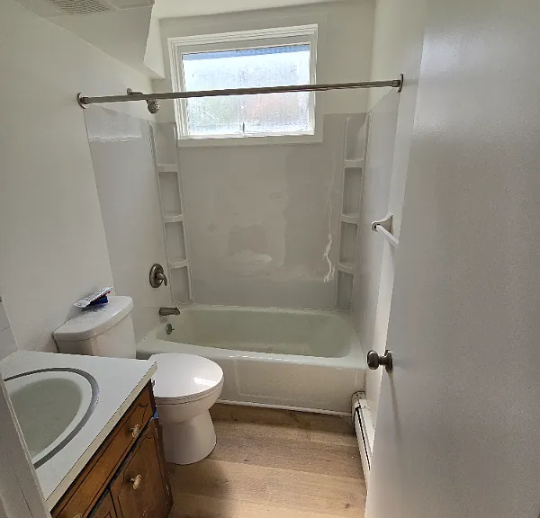 704 E 14th St #6 — Photo 2