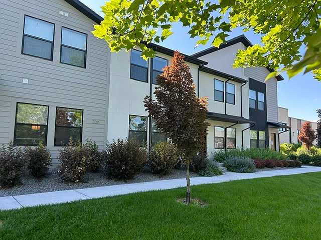 220 N Spring Creek Pkwy #10
