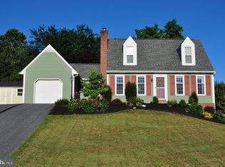 200 Queens Gate Rd, Lititz, PA 17543