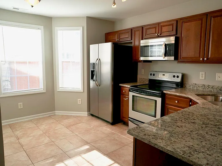 2803 Warren St — Photo 7