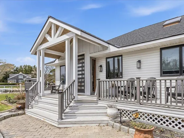 14 Penny Ln #C, Hampton Bays, NY 11946