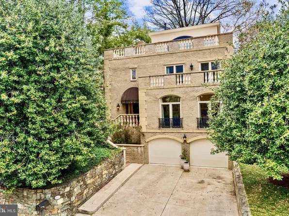 4613 Charleston Ter NW, Washington, DC 20007