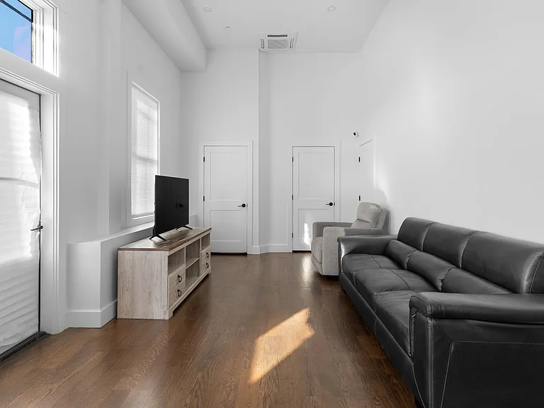 133 Boardman St #1 — Photo 5