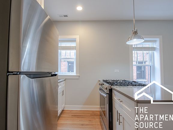 3rd image of 2105 N Sedgwick St APT 3