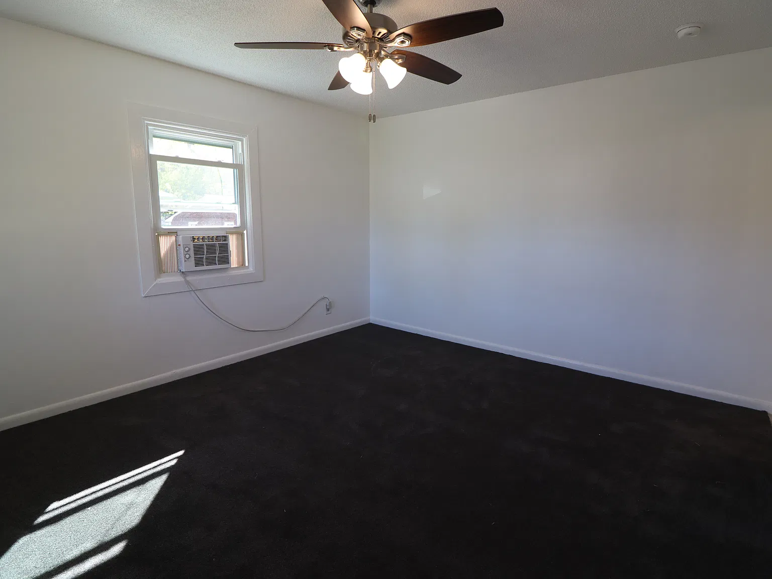 3 bed, $1,600 — Photo 3