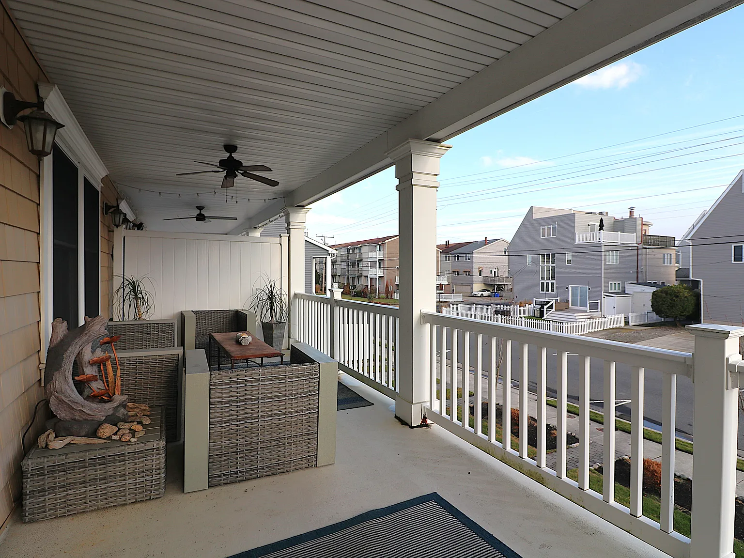 3 bed, 2.5 bath, 1717 sqft, $9,000 — Photo 2