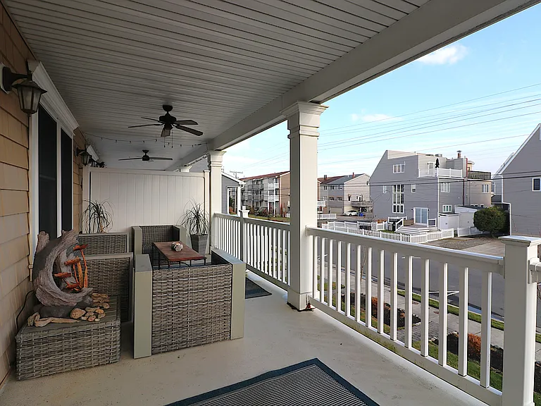 9505 Monmouth Ave #B — Photo 2