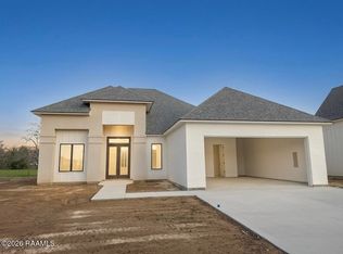 107 Cliffside Dr, Youngsville, LA 70592