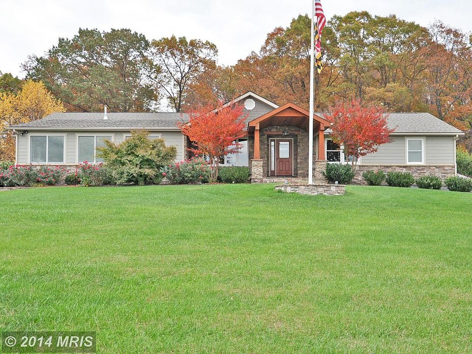 Great looking, upgraded Rancher on Great Acreage