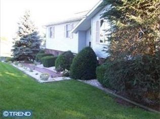 519 Sleepy Hollow Dr, Mohrsville, PA 19541