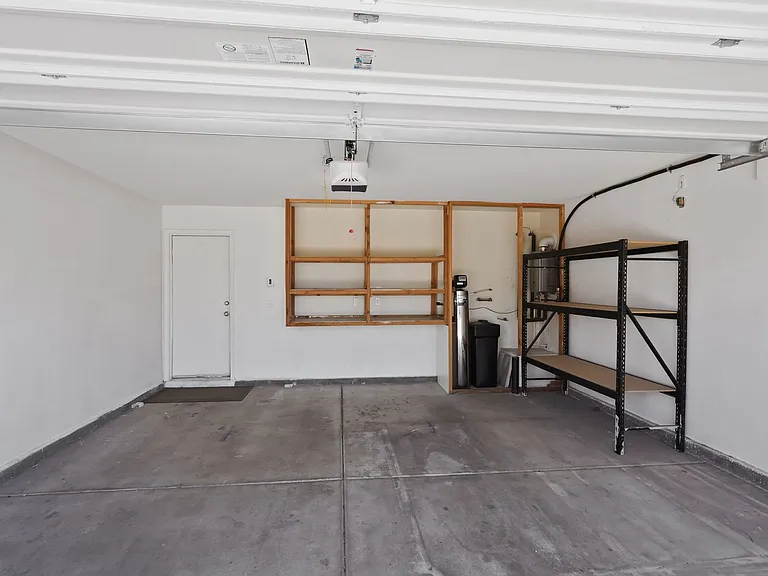 9892 Vermillion Cliffs Ave — Photo 32
